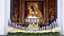 البابا يزور مزار أم الرحمة في فيلنيوس